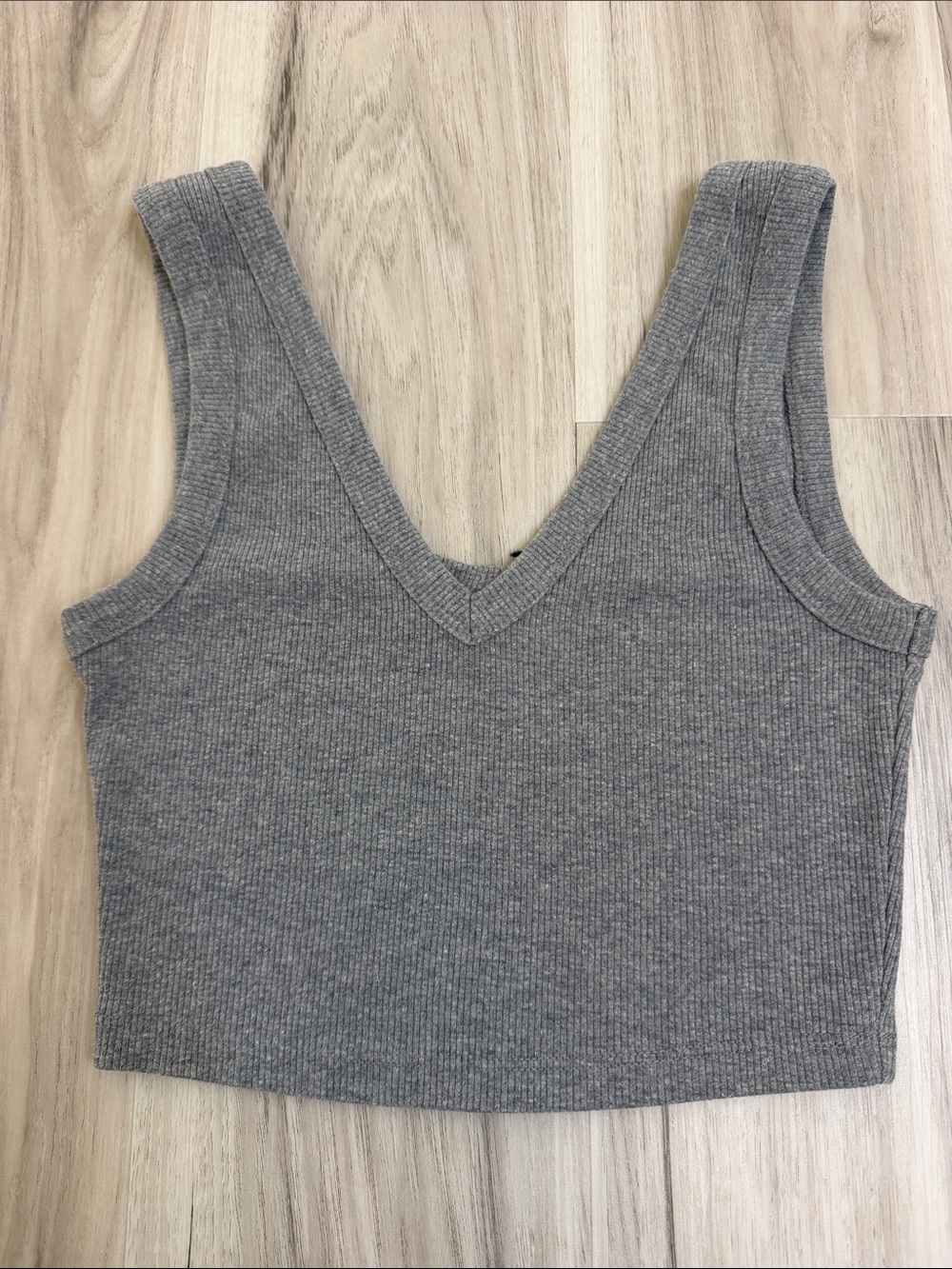 Wild fableGray Ribbed V-Neck Crop Tank Top size Xs